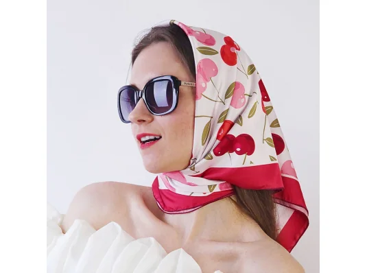 Платок Вишенки купить в интернет магазине подарков ПраздникШоп