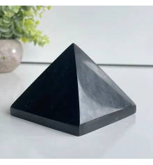 Пирамида из обсидиана (3×3 см) купить в интернет магазине подарков ПраздникШоп