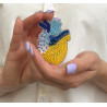 Дизайнерська брошка ручної роботи «З Україною в серці»