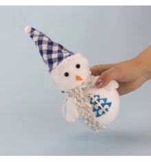 Декор новогодний Снеговик 24 см в шапочке синяя клетка купить в интернет магазине подарков ПраздникШоп