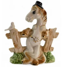 Фарфоровая статуэтка «Лошадь у забора» купить в интернет магазине подарков ПраздникШоп