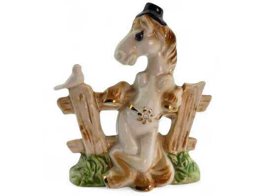 Фарфоровая статуэтка «Лошадь у забора» купить в интернет магазине подарков ПраздникШоп
