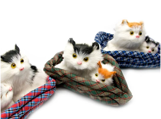 Котята на коврике (мяукают) в автомобиль (16×14×10.5 см) купить в интернет магазине подарков ПраздникШоп