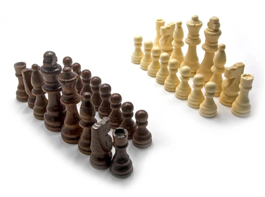 Шахматные фигуры деревянные в блистере (h фигур 4-9 см купить в интернет магазине подарков ПраздникШоп