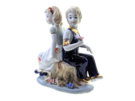 Мальчик с девочкой фарфор (15×14.5×6 см) купить в интернет магазине подарков ПраздникШоп