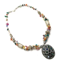 Ожерелье с каменьями и кулоном (54 см) купить в интернет магазине подарков ПраздникШоп