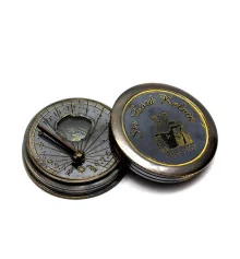 Часы солнечные с компасом (5×5×1.5 см) купить в интернет магазине подарков ПраздникШоп