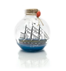 Модель парусника в бутылке (11×10×10 см) купить в интернет магазине подарков ПраздникШоп