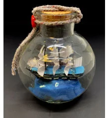 Модель парусника в бутылке (11×10×10 см) купить в интернет магазине подарков ПраздникШоп
