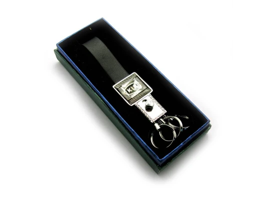 Брелок-авто с кожаным ремешком «KIA» хром (18566 C) купить в интернет магазине подарков ПраздникШоп