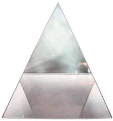 Пирамида хрустальная (7×7×7 см) купить в интернет магазине подарков ПраздникШоп