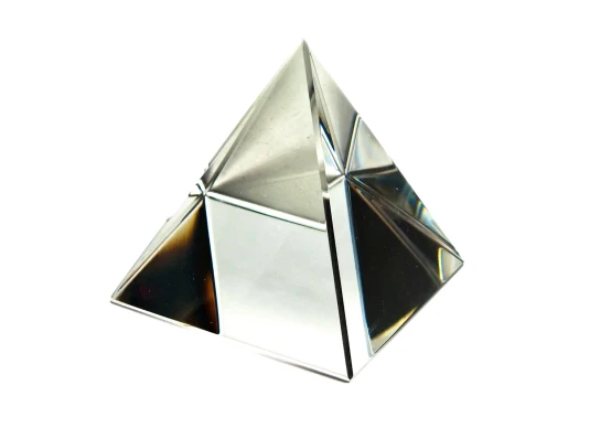 Пирамида хрустальная (8×8×8 см) купить в интернет магазине подарков ПраздникШоп