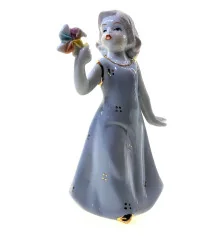 Девочка с игрушкой фарфор (12×7.5×5.5 см) купить в интернет магазине подарков ПраздникШоп