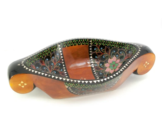 Братина «Ладья» из цельного дерева инкрустированная перламутром (33.5×19×6 см) купить в интернет магазине подарков ПраздникШоп