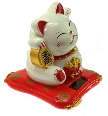 Кошка Манэки-нэко на солнечной батарее (17×16×14 см) купить в интернет магазине подарков ПраздникШоп