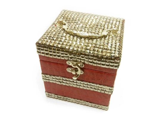 Шкатулка для бижутерии красная (12.5×12.5×12.5 см) купить в интернет магазине подарков ПраздникШоп