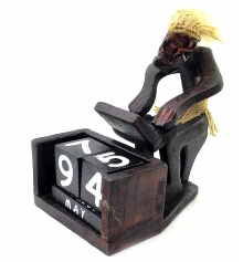 Вечный календарь «Папуас Программист» деревянный (18×17×11 см) купить в интернет магазине подарков ПраздникШоп