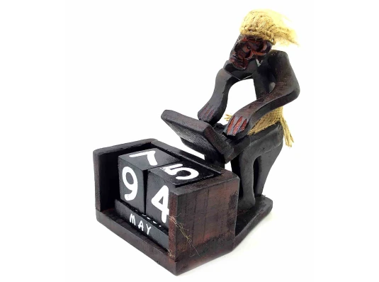 Вечный календарь «Папуас Программист» деревянный (18×17×11 см) купить в интернет магазине подарков ПраздникШоп