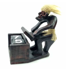 Вечный календарь «Папуас Программист» деревянный (18×17×11 см) купить в интернет магазине подарков ПраздникШоп