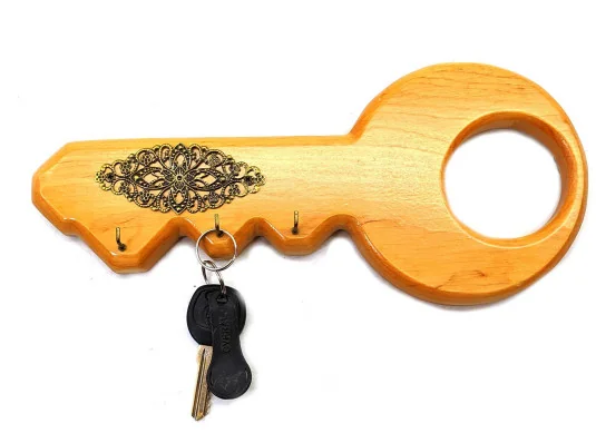 Ключница «Ключик» деревянная (27×12×2 см) из массива дерева купить в интернет магазине подарков ПраздникШоп