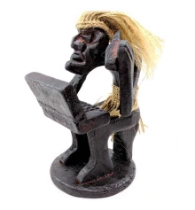 Статуэтка «Папуас програмист с телефоном» дерево (13.5×9×8 см) купить в интернет магазине подарков ПраздникШоп