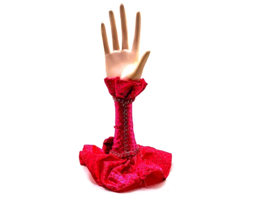 Подставка под бижутерию «Рука» красная (19.5×5.5×3.5 см) купить в интернет магазине подарков ПраздникШоп