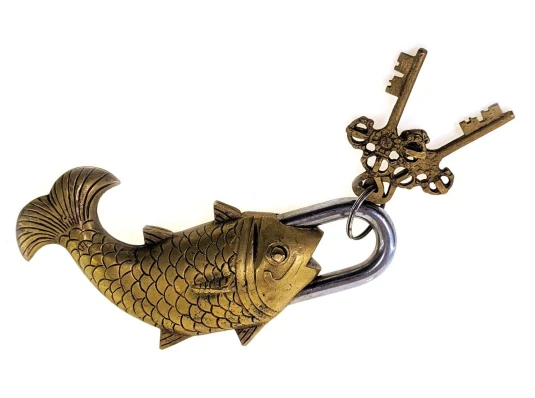 Тибетский бронзовый замок «Рыба» (18×9×3 см) (480 г) купить в интернет магазине подарков ПраздникШоп