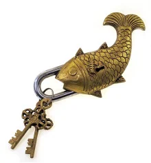 Тибетский бронзовый замок «Рыба» (18×9×3 см) (480 г) купить в интернет магазине подарков ПраздникШоп