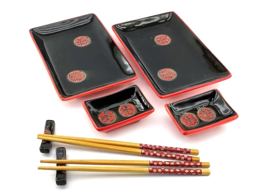 Сервиз для суши «Иероглифы на черном фоне» (2 персоны) (28×28.3×3.5 см) Q купить в интернет магазине подарков ПраздникШоп