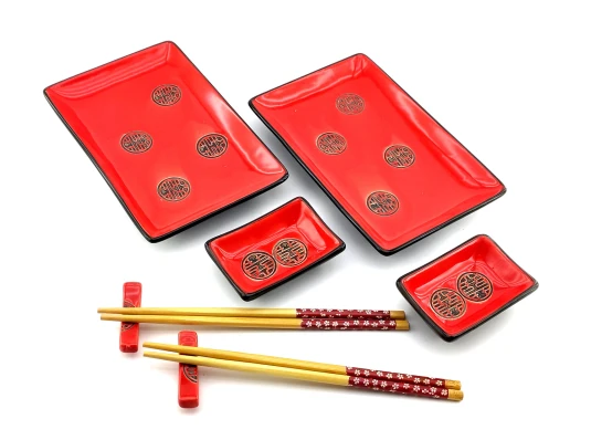 Сервиз для суши «Иероглифы на красном фоне» (2 персоны) (28×28.3×3.5 см) D купить в интернет магазине подарков ПраздникШоп