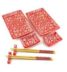 Сервиз для суши «Иероглифы на красном фоне» (2 персоны) (28×28.3×3.5 см) J купить в интернет магазине подарков ПраздникШоп