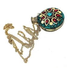 Аромакулон «Солнце» бронзовый инкрустирован малахитом и кораллами (5.5×4.5×2 см) купить в интернет магазине подарков ПраздникШоп