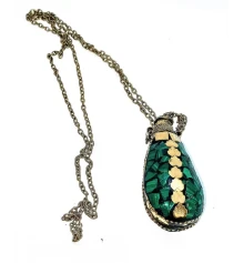 Аромакулон бронзовый инкрустирован малахитом и латунью (5.5×4.5×2 см) купить в интернет магазине подарков ПраздникШоп