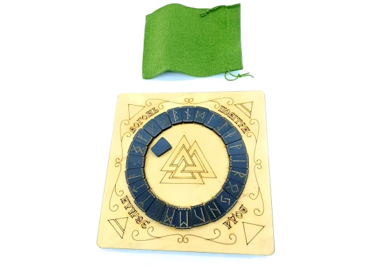 Рунический комплект : темные руны с светлым руническим алтарем на украинсом языке и мешочком купить в интернет магазине подарков ПраздникШоп