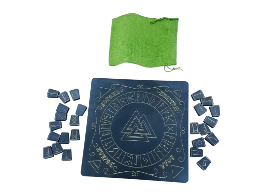 Рунический комплект : темные руны с темным руническим алтарем на украинсом языке и мешочком купить в интернет магазине подарков ПраздникШоп