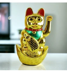 Кошка Манэки-нэко машущая лапой на чаше богатства (21×12.7×9 см) купить в интернет магазине подарков ПраздникШоп