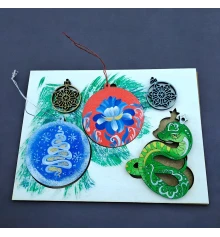 Крафтовая новогодняя открытка «Змея сказочная» (200×150×8мм).Комплект магнит купить в интернет магазине подарков ПраздникШоп