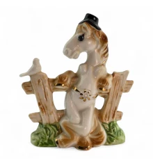 Фарфоровая статуэтка «Лошадь у забора» (11.5×10.5×4 см) купить в интернет магазине подарков ПраздникШоп