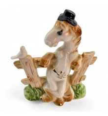 Фарфоровая статуэтка «Лошадь у забора» (11.5×10.5×4 см) купить в интернет магазине подарков ПраздникШоп