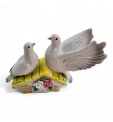 Керамическая статуэтка «Пара голубей на крыше» 10 см купить в интернет магазине подарков ПраздникШоп