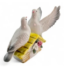 Керамическая статуэтка «Пара голубей на крыше» 10 см купить в интернет магазине подарков ПраздникШоп