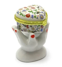 Шкатулка керамическая «Руки и сердце» (9×6.5×4.5 см) купить в интернет магазине подарков ПраздникШоп