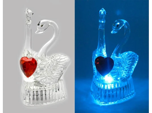 Лебеди с сердечком хрустальные с подсветкой (9×5×5.5 см) (6046) купить в интернет магазине подарков ПраздникШоп