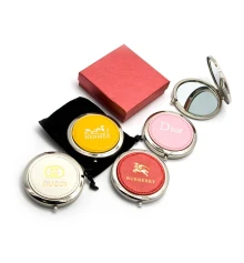 Зеркальце косметическое «Модные бренды» (d-7 см) (в коробке + чехольчик)25500 купить в интернет магазине подарков ПраздникШоп