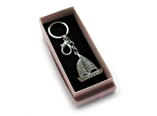 Брелок со стразами «Парусник» купить в интернет магазине подарков ПраздникШоп