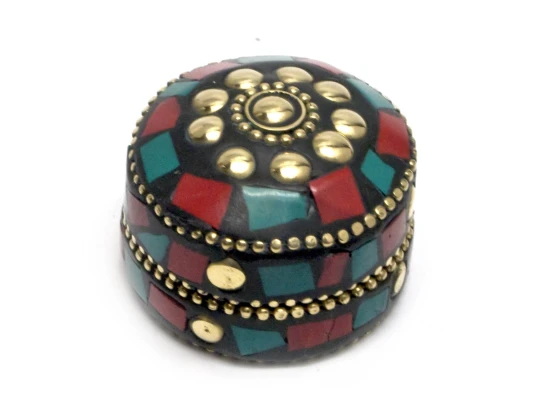 Шкатулка металическая с кораллами и бирюзой (d-3.5 см h-2 см) купить в интернет магазине подарков ПраздникШоп