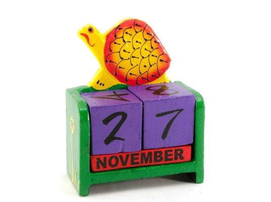 Вечный календарь «Черепаха» дерево зеленый (15×10×5 см) купить в интернет магазине подарков ПраздникШоп