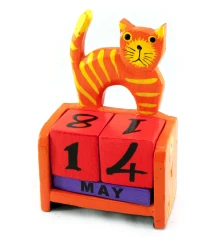Вечный календарь «Кот» дерево оранжевый (14.5×10×5.5 см) купить в интернет магазине подарков ПраздникШоп