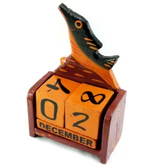 Вечный календарь «Рыба» дерево коричневая (15×10×5 см) купить в интернет магазине подарков ПраздникШоп