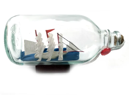 Модель парусника в бутылке (14.5×7.5×6.5 см) купить в интернет магазине подарков ПраздникШоп